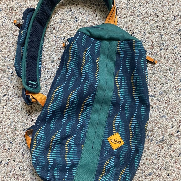 chaco radlands sling pack